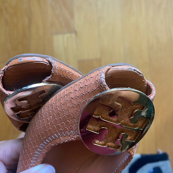 Tory Burch Sally II Wedge Pump Size 8 1/2 Snake Print Peep Toe - Picture 5 of 8